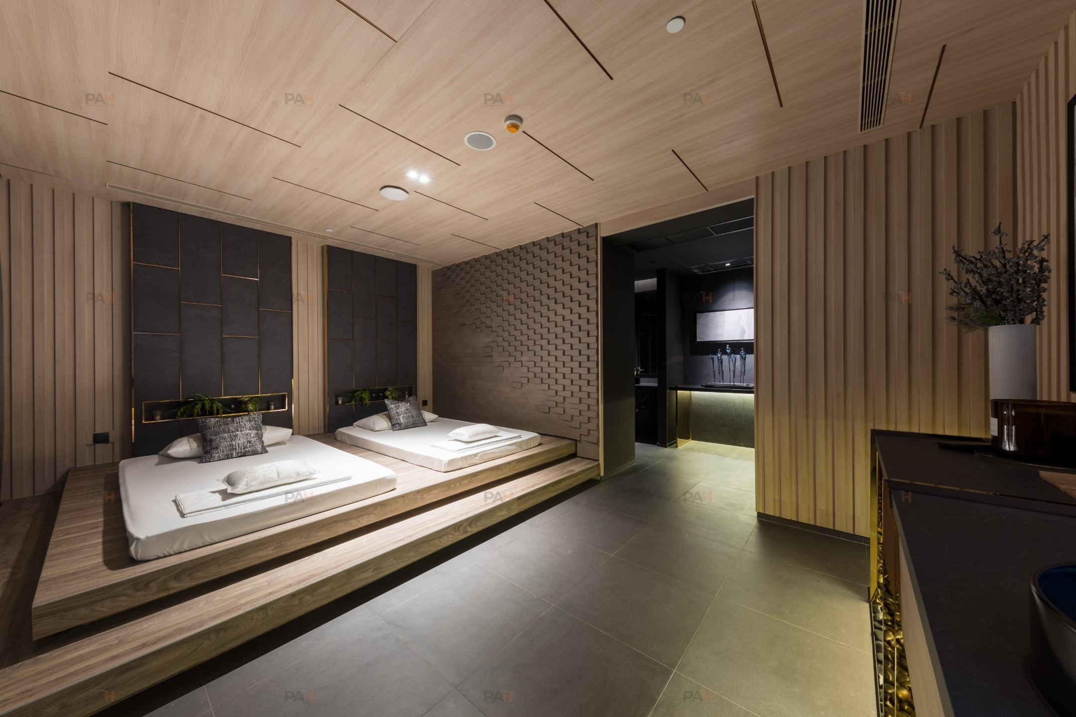 The Room Sukhumvit 38 - Image 3