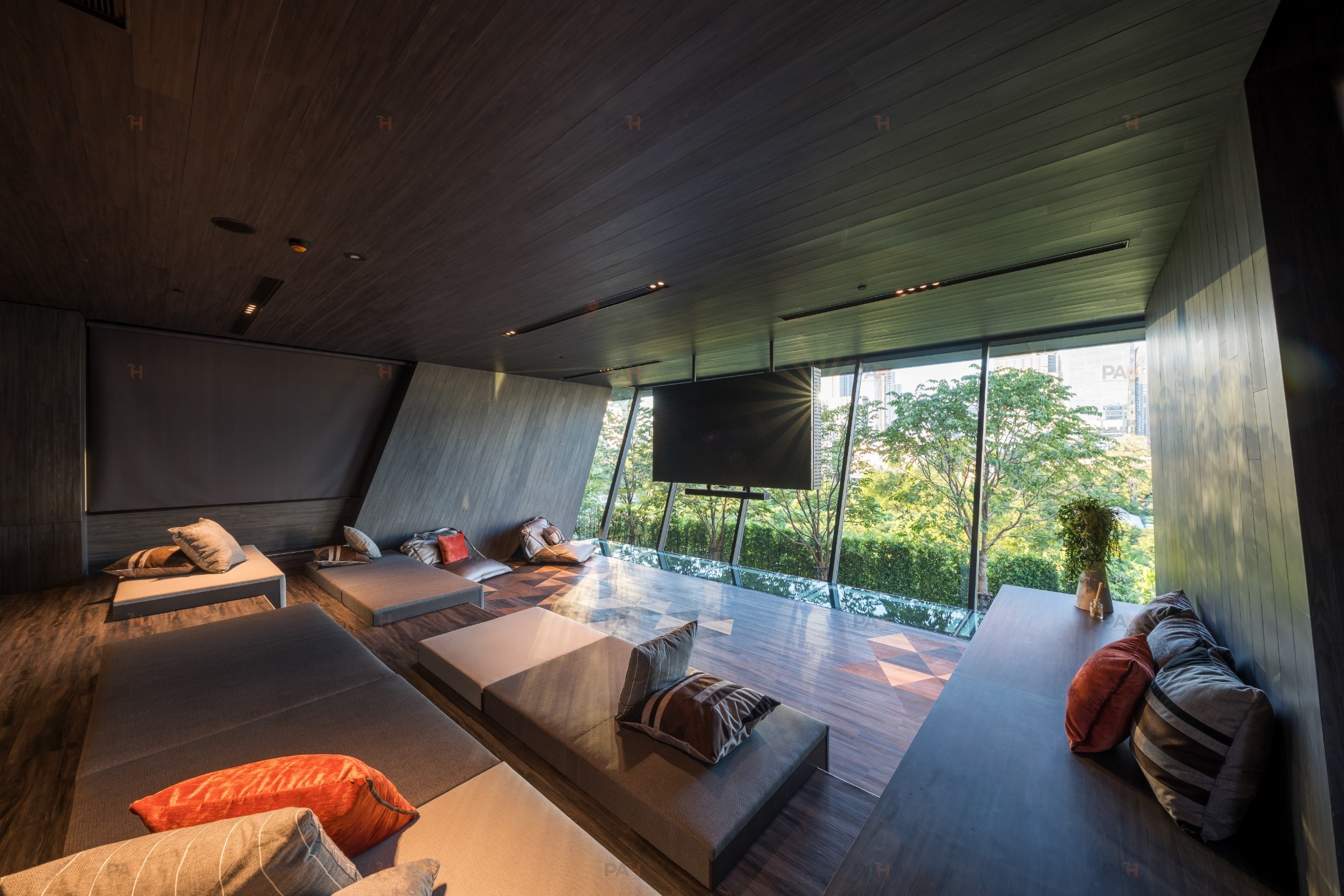 The Room Sukhumvit 38 - Image 10