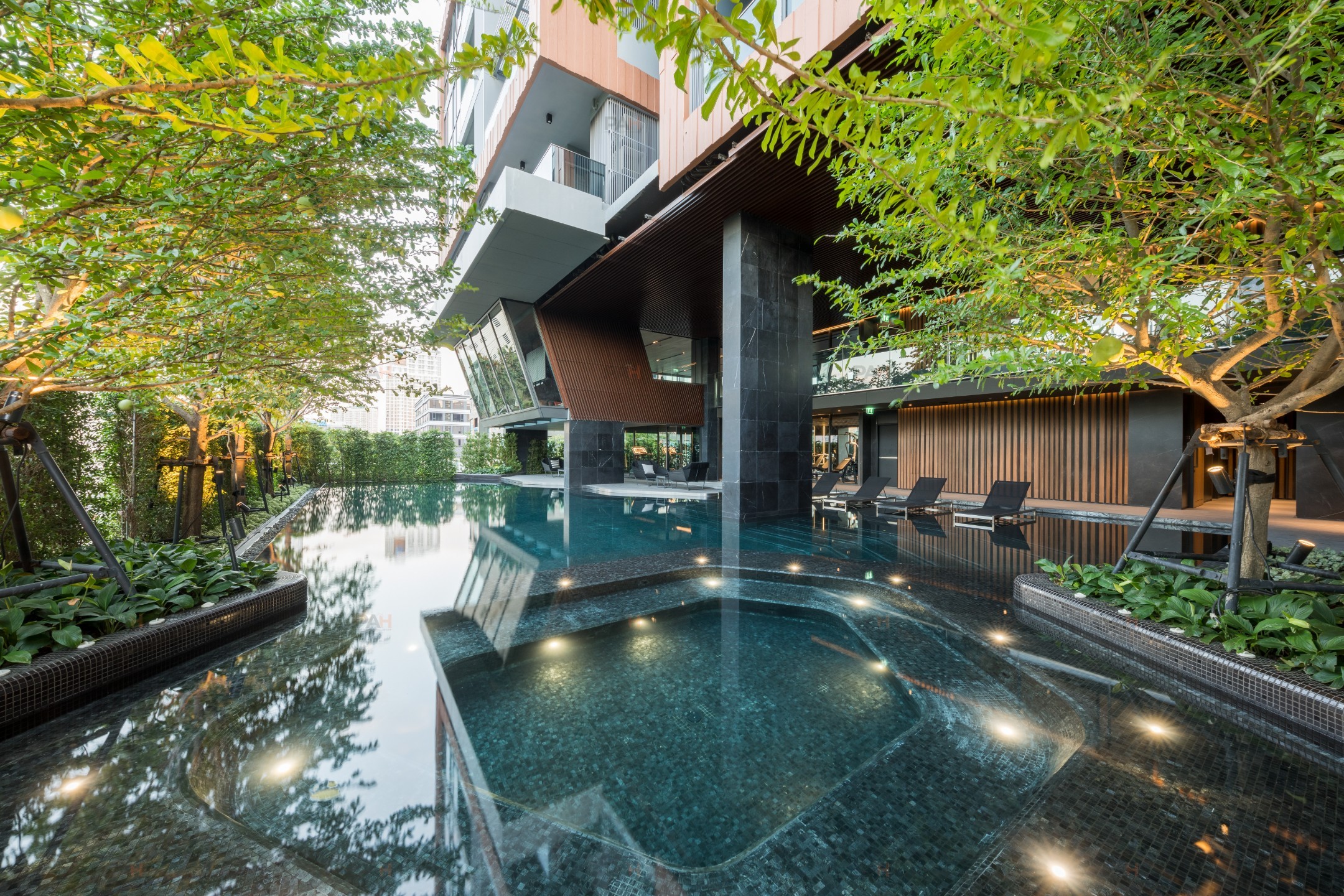 The Room Sukhumvit 38 - Image 2